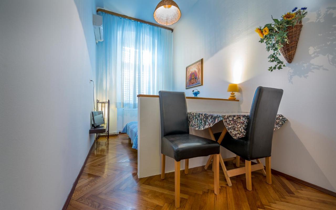 Happy Hostel Rijeka Buitenkant foto